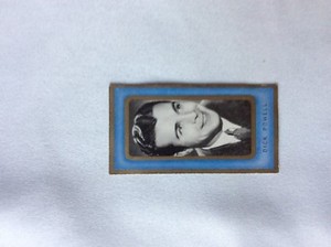 m17d1 cigarette card carrers film favourites no 13 dick powell 