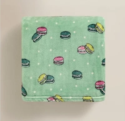 GREEN MACAROONS THROW BLANKET SUPERSOFT 120x150cm New - Image 1 of 2
