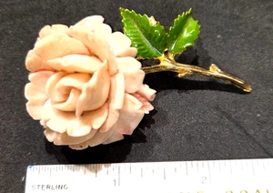(pasteelers1) Vintage Schmuck Koralle Blume Anstecknadel mit 2 Blättern 50er Jahre wunderschön - Bild 1 von 4
