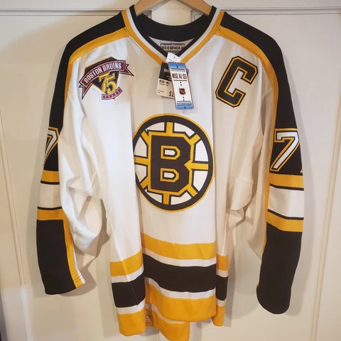 Signed Boston Bruins Ray Bourque 1998/99 Starter jersey sz 52 with tags.NO COA Cover