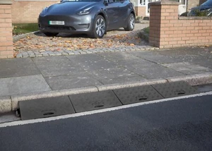 Pack of 5 - EXTRA STRONG KERB RAMPS- VERY HARD WEARING - Picture 1 of 5