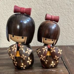 Muñecas Kokeshi japonesas de colección - Oku y Miyo firmadas - Par de 7,5" y 6,5" - Imagen 1 de 12