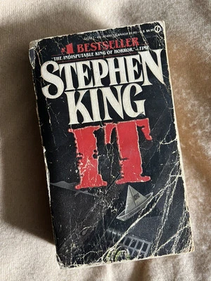 IT by STEPHEN KING First EDITION 5th PRINT Signet Paperback Sept 1987 Book - Image 1 of 4