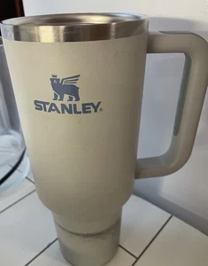 Stanley 40 Unzen Edelstahl H2.0 Flowstate Löscher Becher Nebelgrau - Bild 1 von 4
