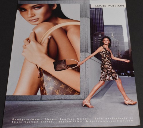 LOUIS VUITTON（LV） 2001 Stampa Pubblico Tacchi Sexy Moda Donna Gambe Lunghe Louis Vuitton Abito Arte Brunetta