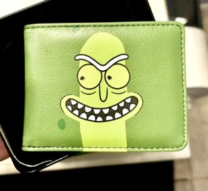 New Rick & Morty Pickle, Men’s Bi-Fold green Buckle Down Wallet in gift tin, NEW - Picture 1 of 6