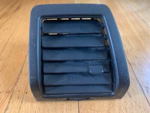 1989 Honda Accord Right (passenger) a/c vent~B89 - Picture 1 of 3