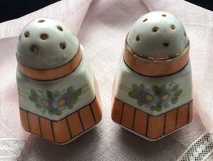 Vintage Pair Of  Salt Shakers Hat & Stick Pin Holder 2-1/2" AP-15  - Picture 1 of 5