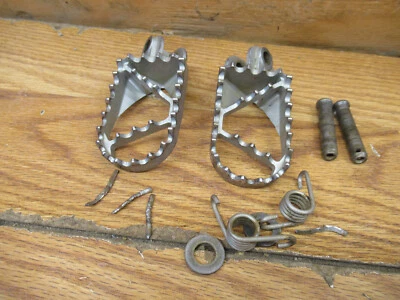 KTM 525 SX 2004 KTM 525 SX 2004 FOOT PEGS - Image 1 of 3