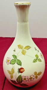 Wedgwood Wild Strawberry Bone China Bud Vase 5 1/2" England Floral Gold Trim - Picture 1 of 6