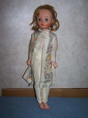 Vintage 1950's "Uneeda" DOLLIKIN"LOTUS BLOSSOM "19" DOLL. All Original    TJ - Image 1 of 4