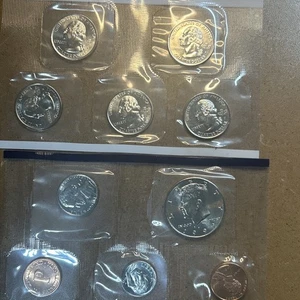 Uncirculated Sets From 1971, 1999, 2004 Plus A Surprise - Picture 1 of 7