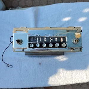 FORD Push Button ORIGINAL TOWN AND COUNTRY RADIO Untested 15C534363 - Picture 1 of 9
