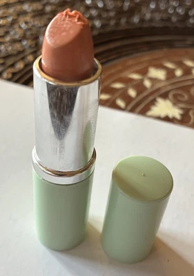 Vintage grape iris  Estee Lauder Vintage Lipstick NOS  Pale Green Case  - Image 1 of 2