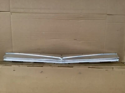 Oldsmobile Starfire 88 1962 parachoques delantero inferior relleno entre parrilla y parachoques 62 Foto 1 de 4