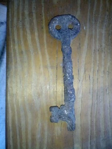 Skeleton Keys Antique Vintage Old Flat 100+ ALL GENUINE - WHOLESALE ESTATE LOT - Picture 1 of 2