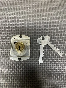 Yale verzinkte R240 Schlösser 9/32"" gleich verschlüsselt Preis ist pro Schloss (20 verfügbar) - Bild 1 von 10