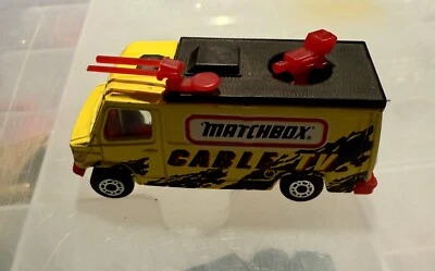 Camión de noticias Mercedes Matchbox 1989 TV, cable, amarillo, rojo, negro Foto 1 de 4