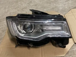 JEEP GRAND CHEROKEE WK2 FRONTSCHEINWERFER HAUPTSCHEINWERFER RECHTS 042414 !!!! - Bild 1 von 8