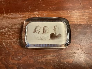 Vintage Picture Glass Rectangular Paperweight, 4" X 2 3/4" X 1" Picture Of Kids - Picture 1 of 5