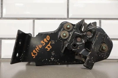 Pestillo de capó montado en cortafuegos central Hummer H2 2003-2009 OEM (probado) Foto 1 de 4