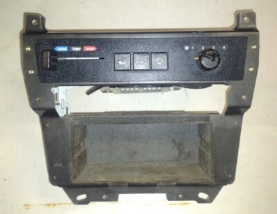 1985 - 1992 VOLVO 240 242 244 245 Unidade de Controle de Aquecedor OEM Controle Climático HVAC - Imagem 1 de 4