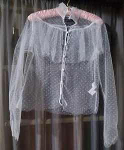 Nasty Gal transparente hochgeschlossene Bluse Dobby Rüschen Gr. 4 Perlen Knopfleiste Rüschen creme - Bild 1 von 12