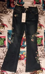 Sheryl Crow Size 6 Embroidered Floral Dark Blue Embellished Flare Jeans Y2k - Picture 1 of 8