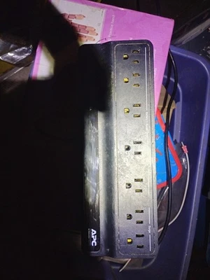 Резервный стабилизатор напряжения аккумулятор APC BN600U1 600 ВА 7 розеток - Изображение 1 из 3