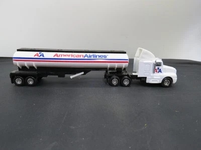 HO SCALE AMERICAN AIRLINES AVIATION FUEL TANKER TRUCK By  MAISTO - Image 1 of 4