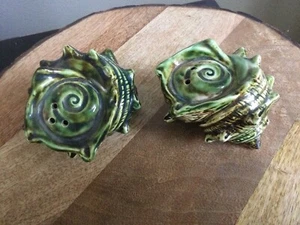 Seashells Salt and Pepper Shakers Conch Beach Coastal Deco Tiki Vintage - Picture 1 of 2