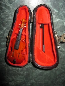 Minature bass and bow in case - Picture 1 of 3