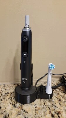 Cepillo Oral B IO + Soporte de cabezal para base redonda / montaje en pared / organizador de encimera Foto 1 de 4