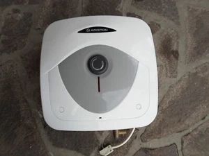 ARISTON Scaldabagno Elettrico ad Accumulo 10 Lt Sopra Lavello ANDRIS RS EU 10/3 - Foto 1 di 6
