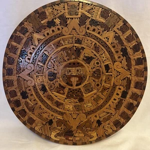 Calendario de pared azteca vintage con incrustaciones de madera Jurado Artesanos hecho a mano en México - Imagen 1 de 7