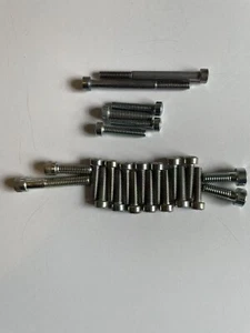 JUEGO DE GARRAS DE MOTOR TRIUMPH 650 POSIDRIVE TR6C TR6 T120 1969 - 1970 HECHO EN EL REINO UNIDO - Imagen 1 de 4