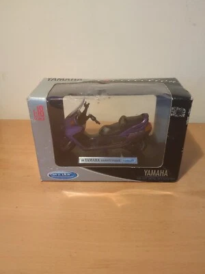WELLEY 1:18 YAMAHA 99 MAJESTY YP250DX ROYAL PURPLE DIECAST MODEL SCOOTER MOPED. - Image 1 of 4