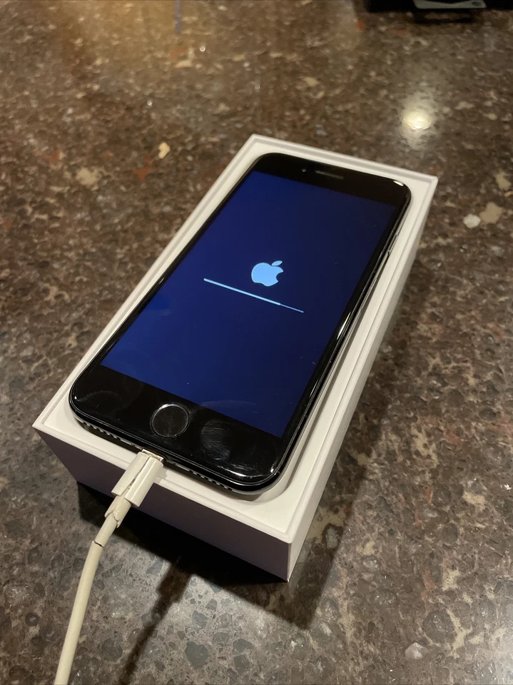 Apple iPhone 7 32GB AT&T ATT 4G LTE iOS WiFi Smartphone - Image 1 of 2