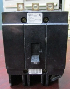 😃CUTLER HAMMER 45 AMP CIRCUIT BREAKER 277/480 VAC 3 POLE GHB3045 - FLAW - Picture 1 of 7