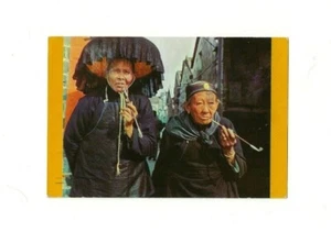 Tarjeta postal de Hong Kong de la década de 1960 The Old Lady Villagers Gut Hing Village Kam Tin de colección - Imagen 1 de 2