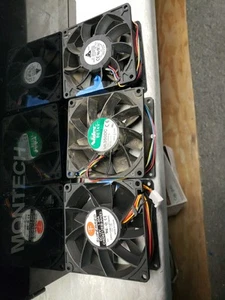 Menge 3 verschiedene Hersteller Lüfter 90*90*38mm 4pin 12V 1,30A kostenloser Versand - Bild 1 von 8