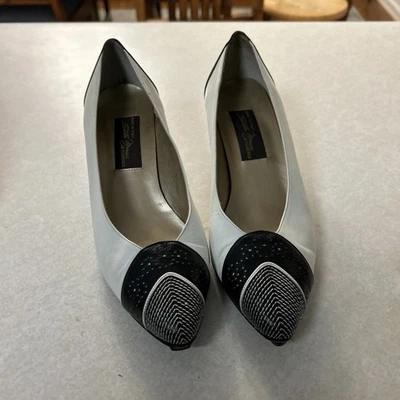 Женские черно-белые туфли на котятином каблуке Sesto Meucci of Florence размер 7,5 M - Изображение 1 из 4