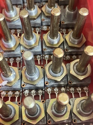 10x PREH Potentiometer Dreh-Poti 4.7 MOhm linear, 6x24mm,Radio/Audio,NOS,Vintage - Bild 1 von 4