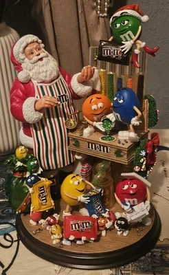 M&M Santa Claus Danbury Mint Holiday Christmas M&M’s Mint Cond. Complete w/ Box - Image 1 of 4