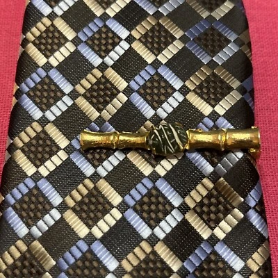 Barra/Clip de Corbata Estilo Bambú Color Dorado con Jade Nefrita Foto 1 de 2