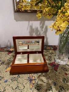 Schmuckkästchen aus Holz  - Bild 1 von 8