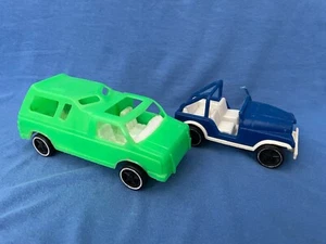 Vintage Plastik LKW blau Jeep Wrangler grün Camper Pickup Gay Toys ummauerter See - Bild 1 von 17