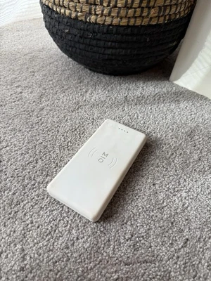 MOTILE 10,000 mAh Qi Certified White Wireless Power Bank Charger - Image 1 of 4