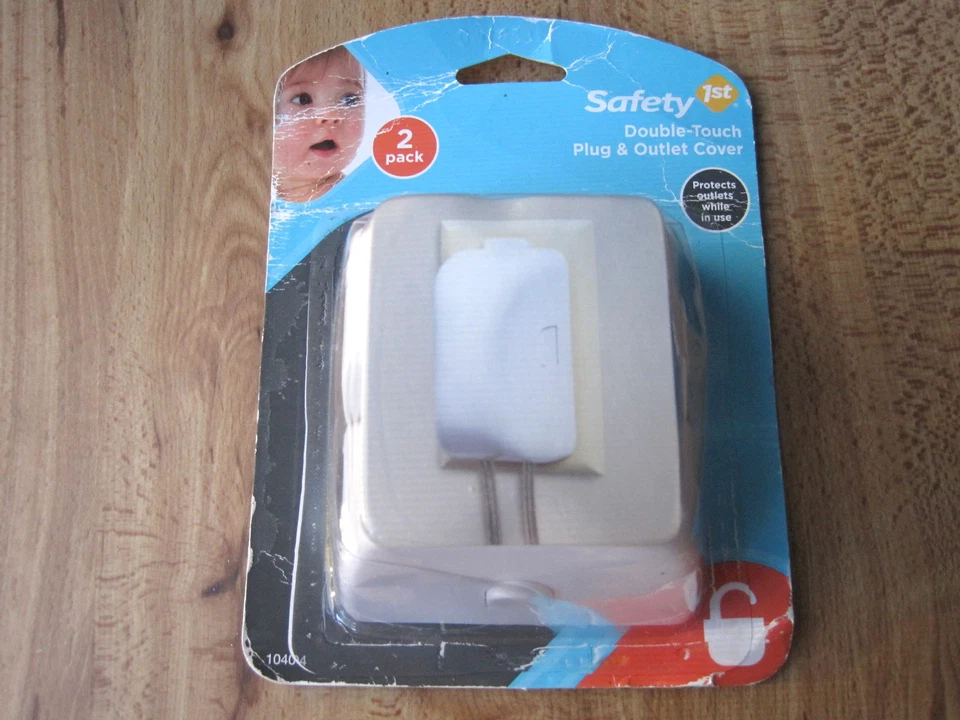 Safety 1st 10404 Double-Touch Plug 'N Outlet Covers