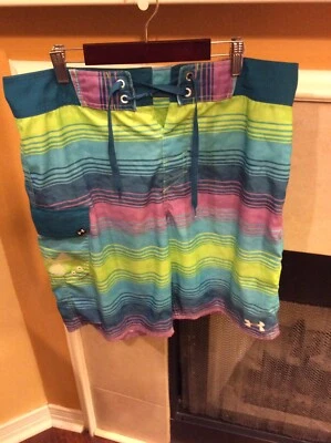 Pantalones cortos de natación Under Armour Heatgear sueltos para hombre elásticos a rayas talla 32  Foto 1 de 4